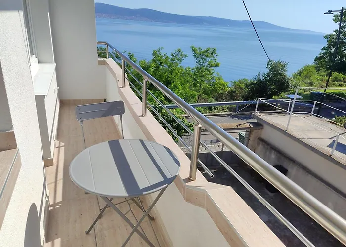 Teddy\'S Sea View Apartment