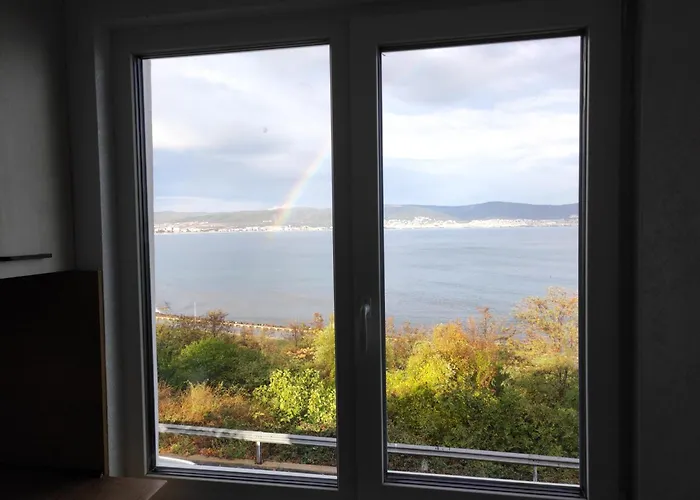 Teddy\'S Sea View Apartment